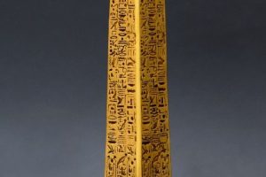 El dorado obelisco