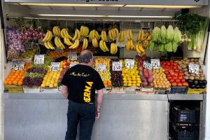 Puesto de frutas y verduras Angela