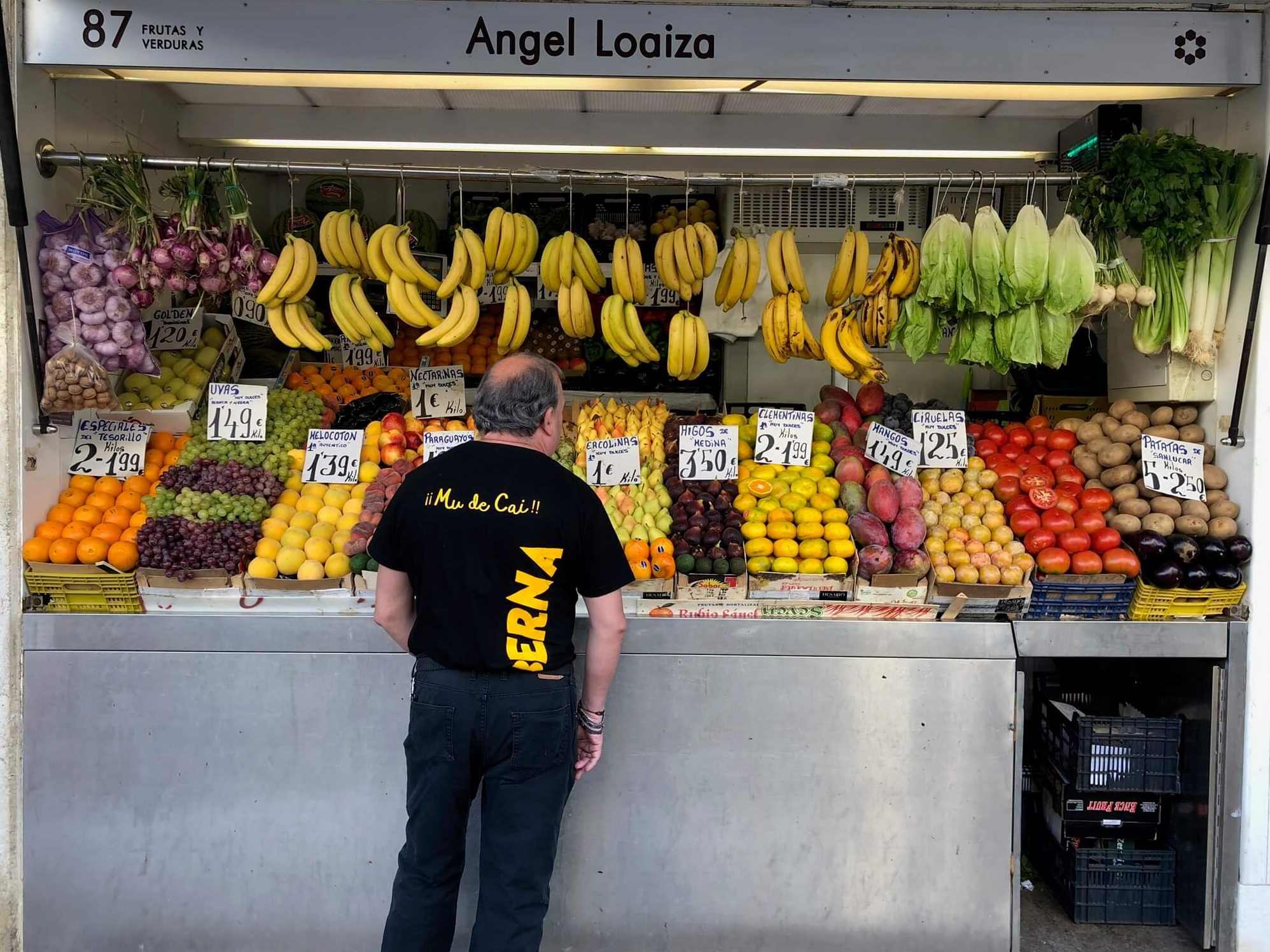 puesto de frutas y verduras angela